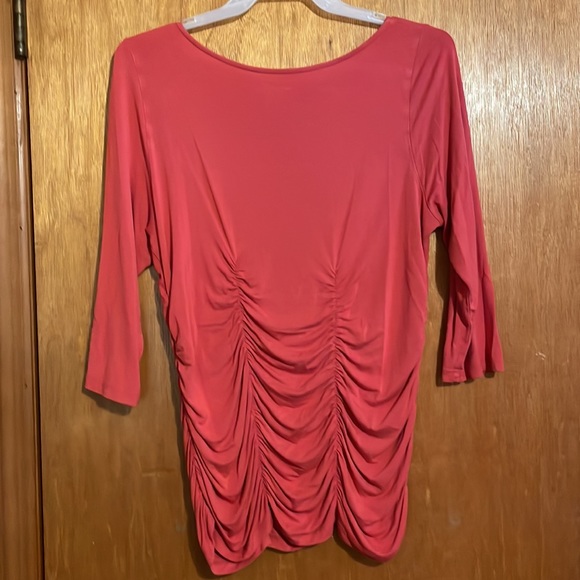 •SOFT SURROUNDINGS•CORAL, 3/4 SLEEVE RUCHING, SCOOPNECK BLOUSE SIZE LARGE - Picture 7 of 8